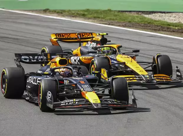 Max Verstappen (Red Bull RB20) und Lando Norris (McLaren MCL38) beim Formel-1-Rennen in Zandvoort 2024 Titel-Bild zur News: Max Verstappen (Red Bull RB20) und Lando Norris (McLaren MCL38) beim Formel-1-Rennen in Zandvoort 2024