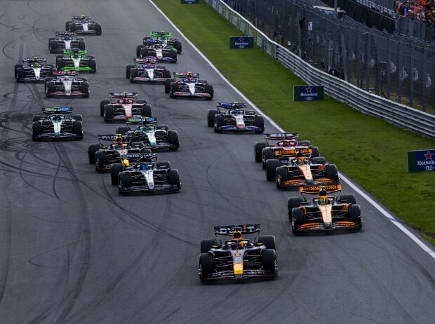Da ist es schon wieder passiert: Norris verliert den Start, Verstappen zieht vorbei Da ist es schon wieder passiert: Norris verliert den Start, Verstappen zieht vorbei