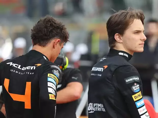 Lando Norris neben seinem McLaren-Teamkollegen Oscar Piastri Titel-Bild zur News: Lando Norris neben seinem McLaren-Teamkollegen Oscar Piastri