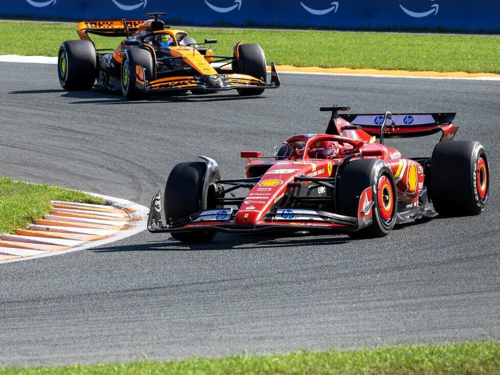 Charles Leclerc im Ferrari SF-24 vor Oscar Piastri im McLaren MCL38 in Zandvoort 2024