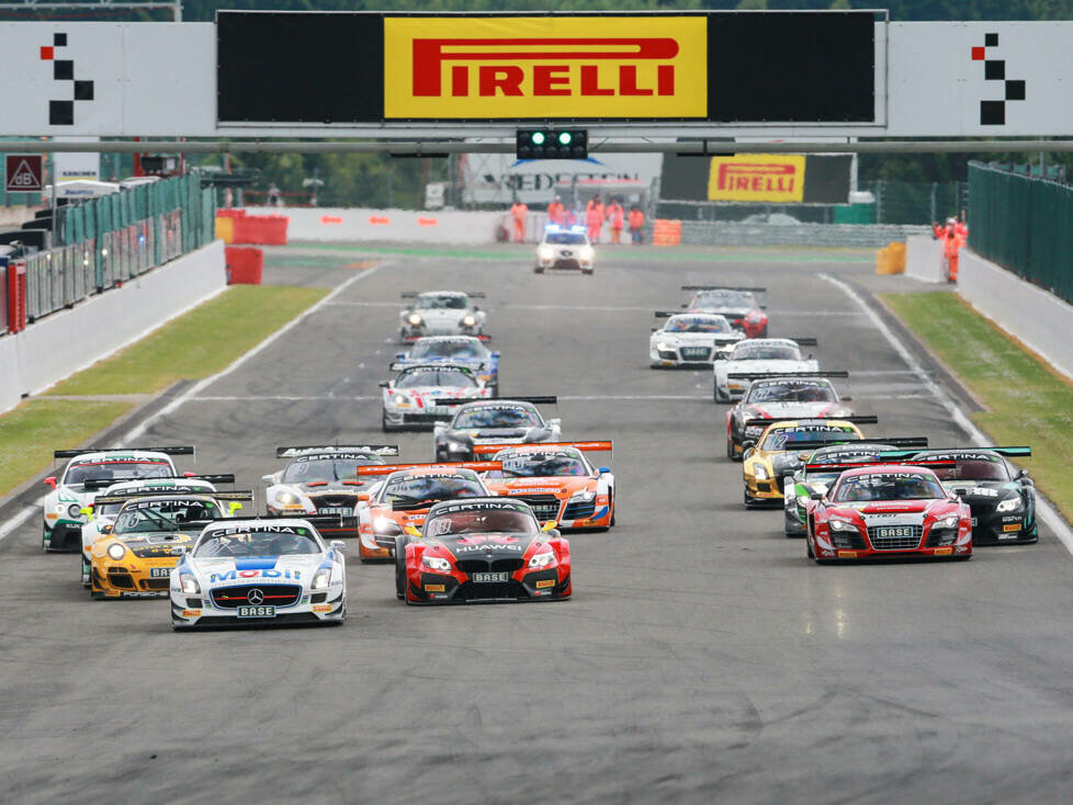 Start des ADAC GT Masters 2015 in Spa-Francorchamps