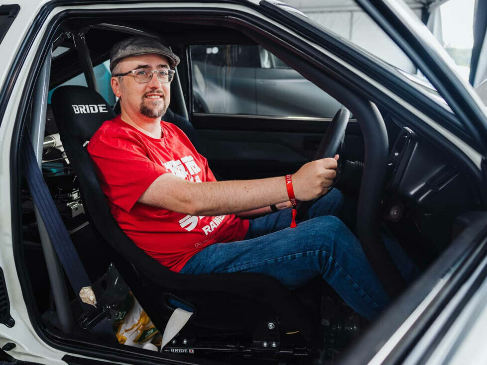 Toyota Corolla Levin AE86 BEV Concept in der Sitzprobe