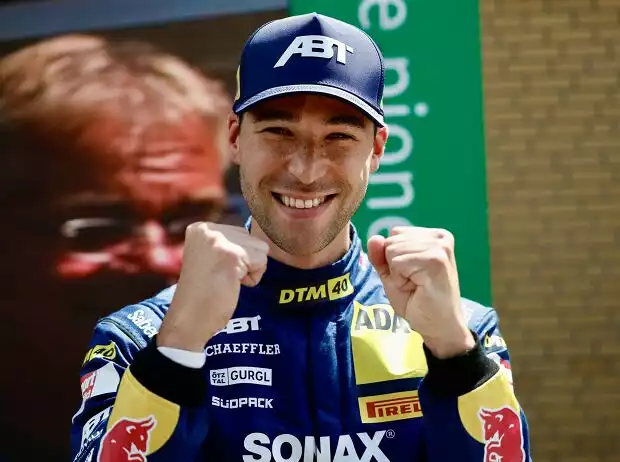 Mit einem Lächeln im Gesicht: Kelvin van der Linde hat wieder Spaß am Fahren Titel-Bild zur News: Mit einem Lächeln im Gesicht: Kelvin van der Linde hat wieder Spaß am Fahren