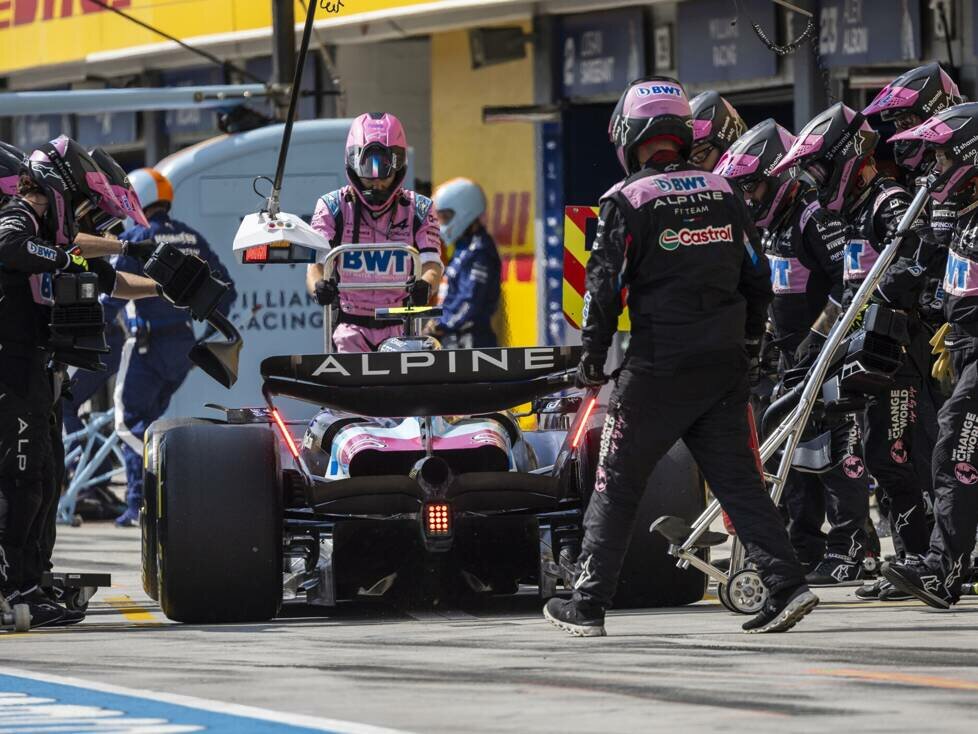 Pierre Gasly beim Boxenstopp mit dem Alpine A524 in der Saison 2024