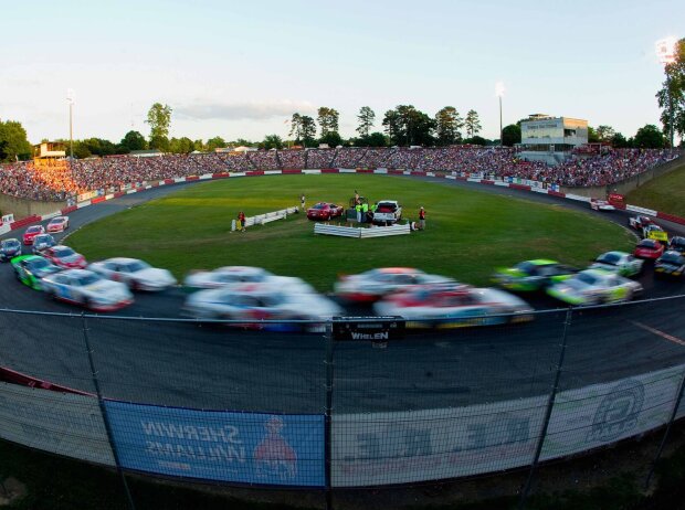 Lokale NASCAR-Action im Bowman Gray Stadium in Winston-Salem Lokale NASCAR-Action im Bowman Gray Stadium in Winston-Salem