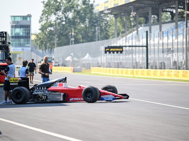 Historischer Bolide auf Start-Ziel: Von seinem Flair hat Monza nichts eingebüßt Historischer Bolide auf Start-Ziel: Von seinem Flair hat Monza nichts eingebüßt
