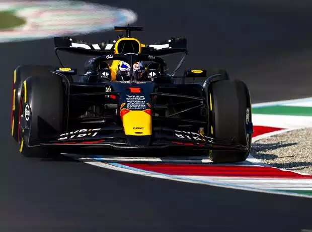 Max Verstappen im Red Bull RB20 beim Formel-1-Freitagstraining in Monza 2024 Titel-Bild zur News: Max Verstappen im Red Bull RB20 beim Formel-1-Freitagstraining in Monza 2024