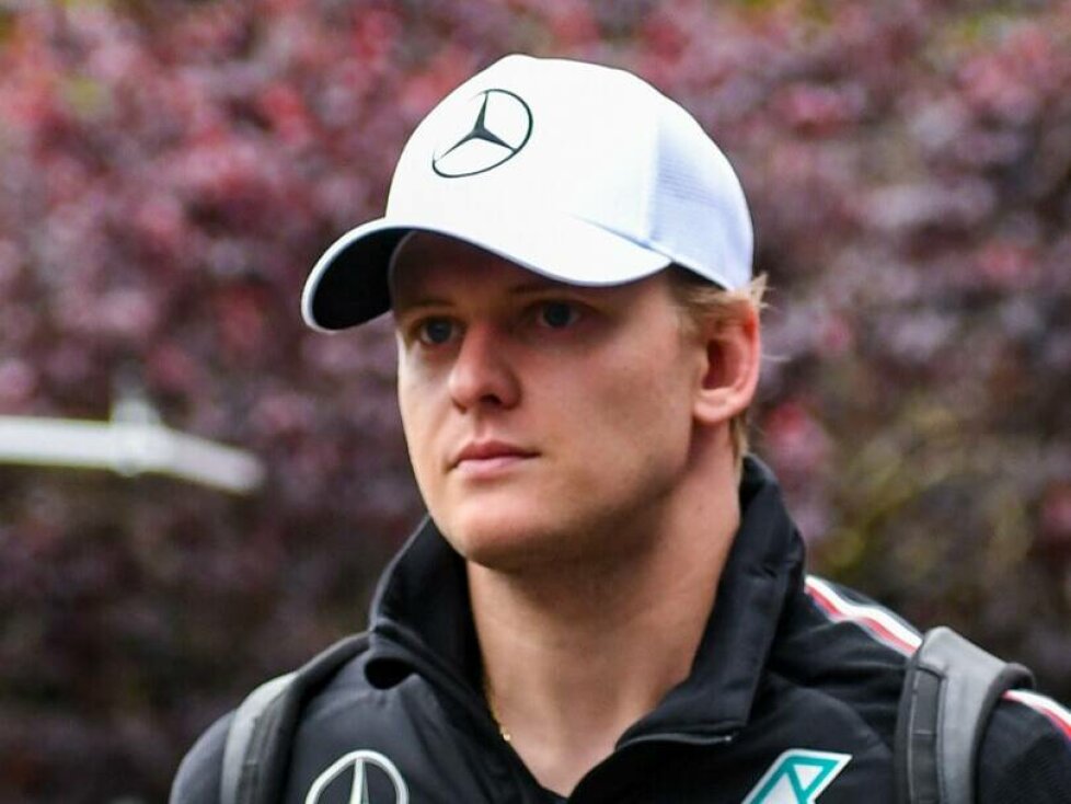 Mick Schumacher im Fahrerlager der Formel 1