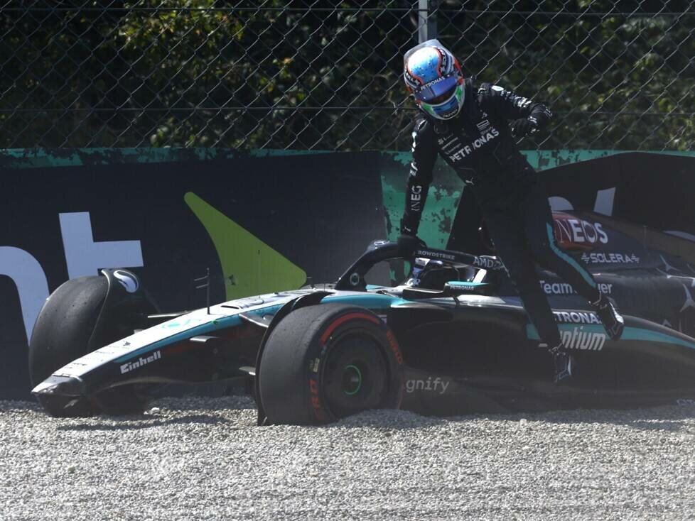 Mercedes-Freitagsfahrer Andrea Kimi Antonelli nach seinem Unfall in Monza 2024