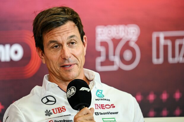 Kimi Räikkönen Toto Wolff ~Kimi Räikkönen und Toto Wolff ~ Kimi Räikkönen Toto Wolff ~Kimi Räikkönen und Toto Wolff ~