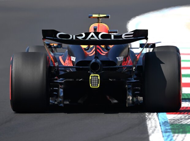 Sergio Perez im Red Bull RB20 mit dem Monza-Heckflügel 2024 Sergio Perez im Red Bull RB20 mit dem Monza-Heckflügel 2024