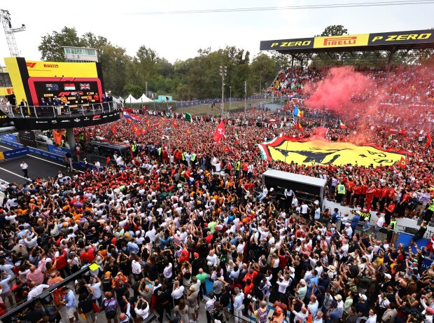 Die Tifosi sind völlig aus dem Häuschen, doch Leclerc bremst die Euphorie Die Tifosi sind völlig aus dem Häuschen, doch Leclerc bremst die Euphorie