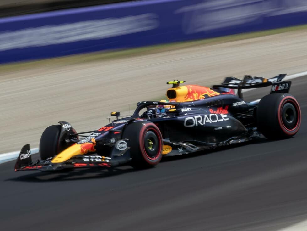 Sergio Perez im Red Bull RB20 beim Formel-1-Rennen in Monza 2024