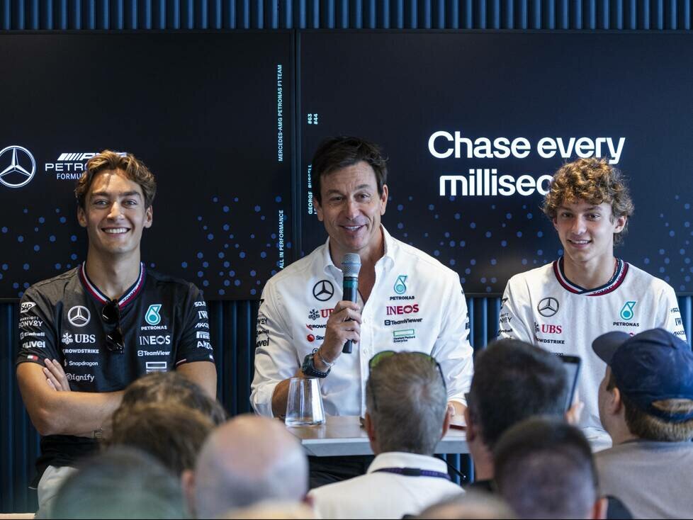 George Russell, Mercedes-Teamchef Toto Wolff und Andrea Kimi Antonelli