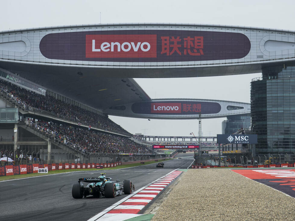 Fernando Alonso (Aston Martin) beim Formel-1-Rennen in China 2024