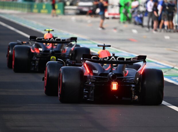 Sergio Perez und Max Verstappen in der Boxengasse in Monza Sergio Perez und Max Verstappen in der Boxengasse in Monza