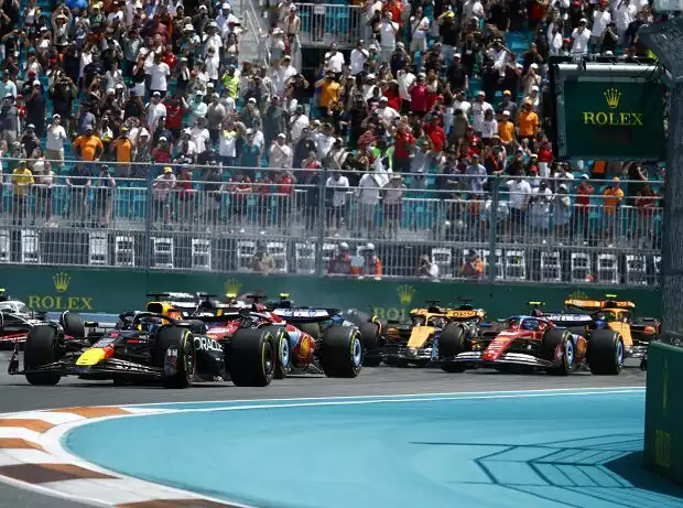 Max Verstappen, Charles Leclerc, Carlos Sainz, Oscar Piastri Titel-Bild zur News: Max Verstappen, Charles Leclerc, Carlos Sainz, Oscar Piastri
