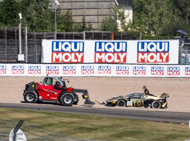 Das DTM-Debüt von Jordan Pepper endete im Kiesbett Das DTM-Debüt von Jordan Pepper endete im Kiesbett