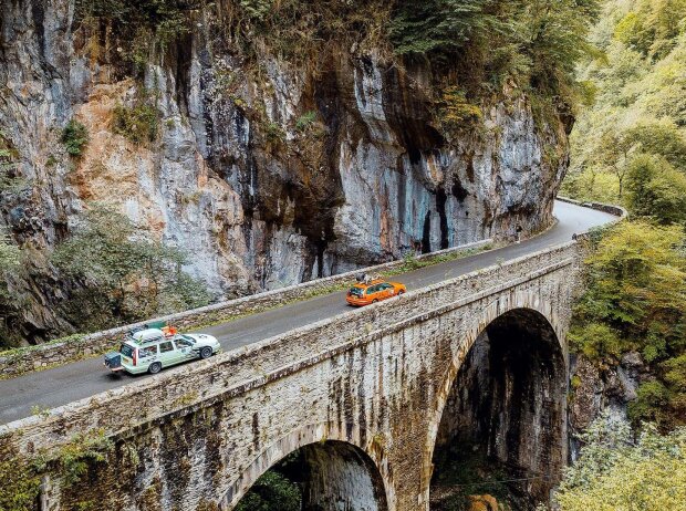 Der Carbage run führt an wunderschöne Orte und Straßen, die fernab des Mainstream-Tourismus liegen Der Carbage run führt an wunderschöne Orte und Straßen, die fernab des Mainstream-Tourismus liegen