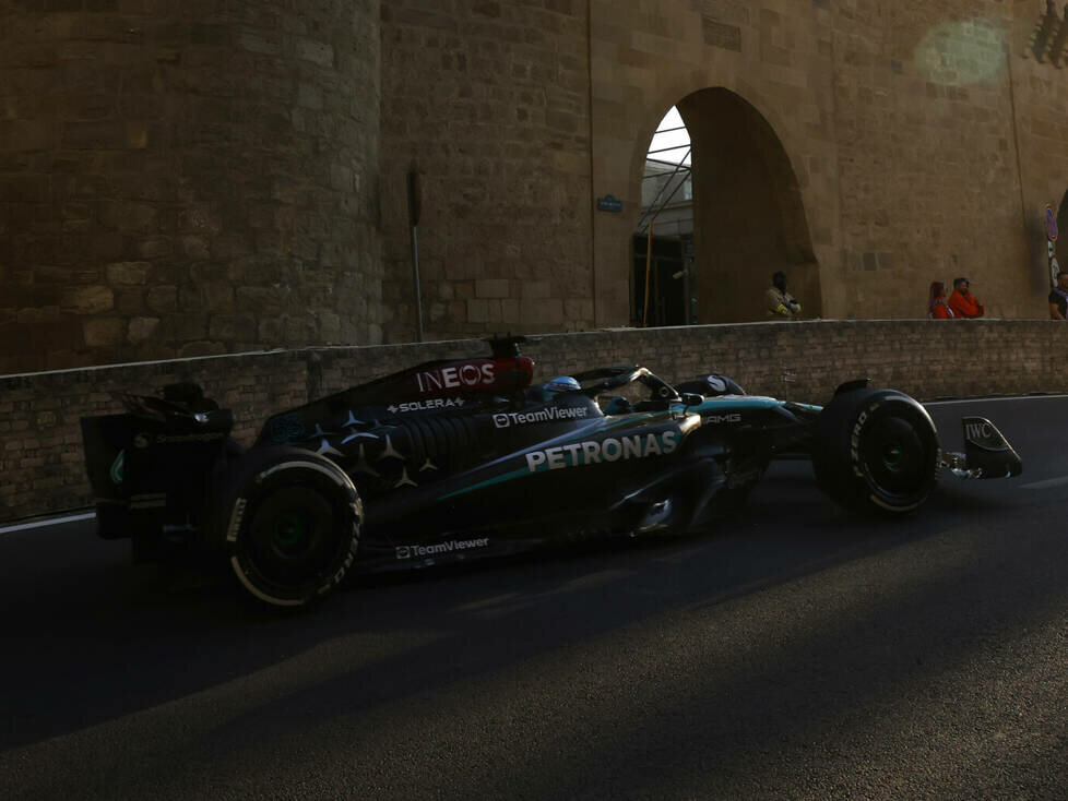 George Russell (Mercedes W15) beim Formel-1-Rennen in Baku 2024