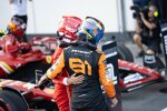 Oscar Piastri (McLaren) und Charles Leclerc (Ferrari) 