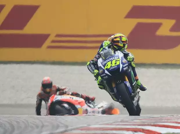 Valentino Rossi und Marc Marquez beim Malaysia-GP 2015 Titel-Bild zur News: Valentino Rossi und Marc Marquez beim Malaysia-GP 2015