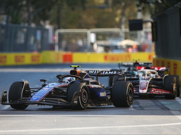Dreikampf: Colapinto, Bearman und Hamilton schenkten sich in Baku nichts Dreikampf: Colapinto, Bearman und Hamilton schenkten sich in Baku nichts