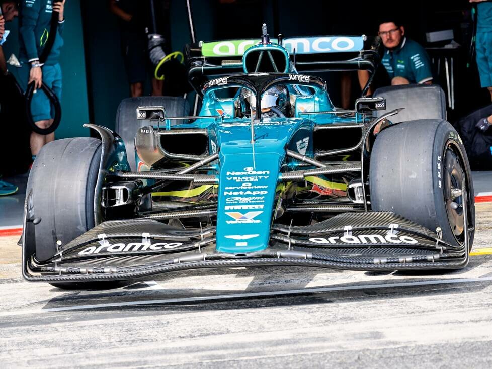 Felipe Drugovich im Aston Martin AMR23 beim Pirelli-Reifentest in Barcelona 2024