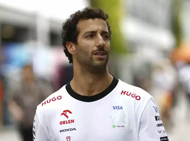 Sorgenvolle Miene: Daniel Ricciardo steht vor seinem letzten F1-Rennen Titel-Bild zur News: Sorgenvolle Miene: Daniel Ricciardo steht vor seinem letzten F1-Rennen