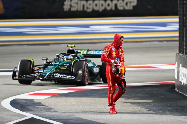 Carlos Sainz Fernando Alonso Ferrari Ferrari F1Aston Martin Aston Martin F1 ~Carlos Sainz (Ferrari) und Fernando Alonso (Aston Martin) ~ Carlos Sainz Fernando Alonso Ferrari Ferrari F1Aston Martin Aston Martin F1 ~Carlos Sainz (Ferrari) und Fernando Alonso (Aston Martin) ~