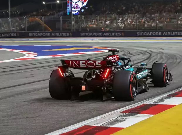 George Russell (Mercedes W15) beim Formel-1-Rennen in Singapur 2024 Titel-Bild zur News: George Russell (Mercedes W15) beim Formel-1-Rennen in Singapur 2024
