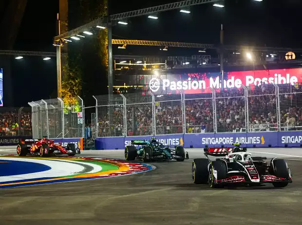 Nico Hülkenberg (Haas), Fernando Alonso (Aston Martin), Charles Leclerc (Ferrari) beim Formel-1-Rennen in Singapur 2024 Titel-Bild zur News: Nico Hülkenberg (Haas), Fernando Alonso (Aston Martin), Charles Leclerc (Ferrari) beim Formel-1-Rennen in Singapur 2024