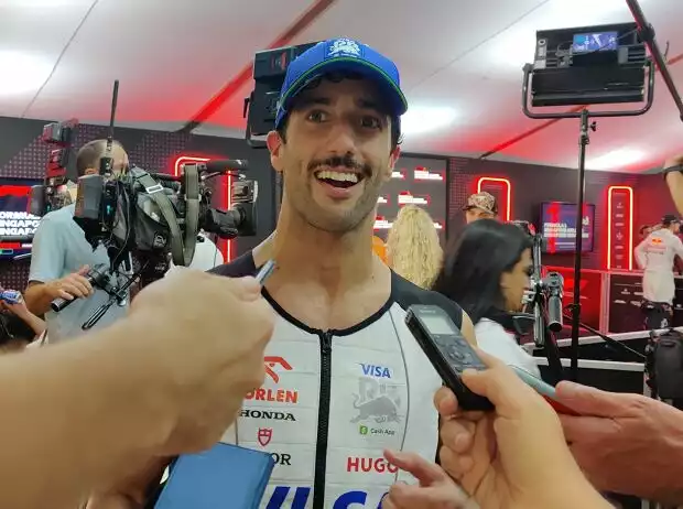 Nach dem Rennen in Singapur konnte Daniel Ricciardo schon wieder lachen Titel-Bild zur News: Nach dem Rennen in Singapur konnte Daniel Ricciardo schon wieder lachen