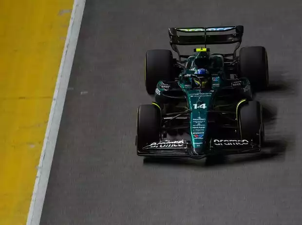 Titel-Bild zur News: Fernando Alonso im Aston Martin AMR24 beim Formel-1-Rennen in Singapur 2024