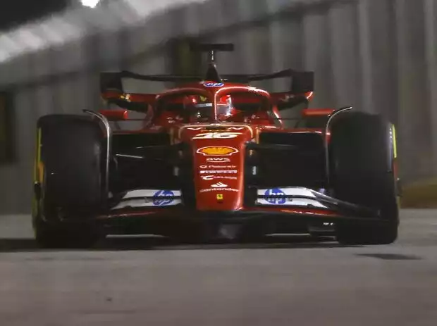 Charles Leclerc im Ferrari SF-24 beim Formel-1-Rennen in Singapur 2024 Titel-Bild zur News: Charles Leclerc im Ferrari SF-24 beim Formel-1-Rennen in Singapur 2024