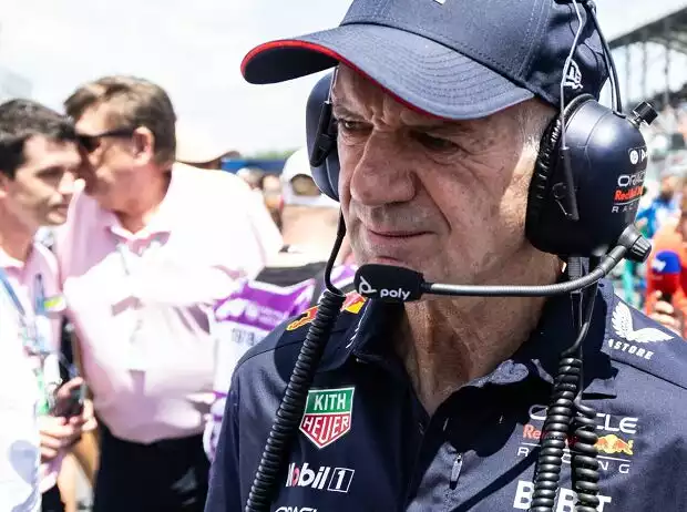 Titel-Bild zur News: Adrian Newey nachdenklich in der Formel-1-Startaufstellung
