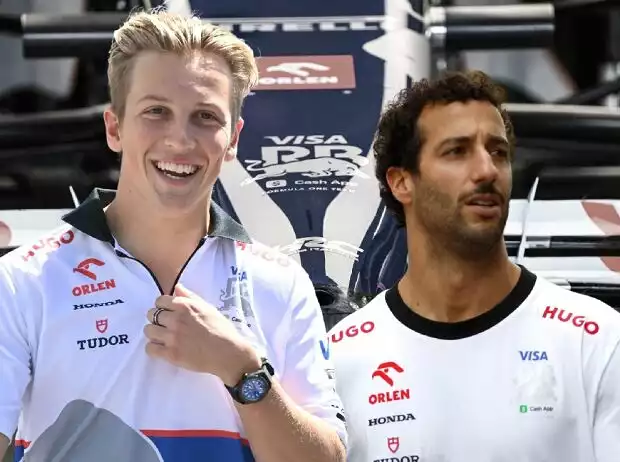 Fotomontage: Liam Lawson und Daniel Ricciardo vor dem Racing-Bulls-Logo Titel-Bild zur News: Fotomontage: Liam Lawson und Daniel Ricciardo vor dem Racing-Bulls-Logo