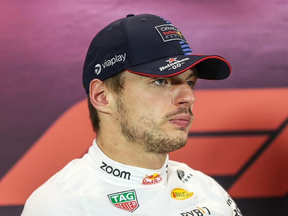 Max Verstappen bei der FIA-Pressekonferenz nach dem Singapur-GP 2024