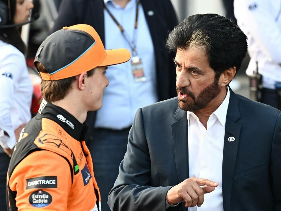 Oscar Piastri mit FIA-Präsident bin Sulayem bei einem Formel-1-Rennen