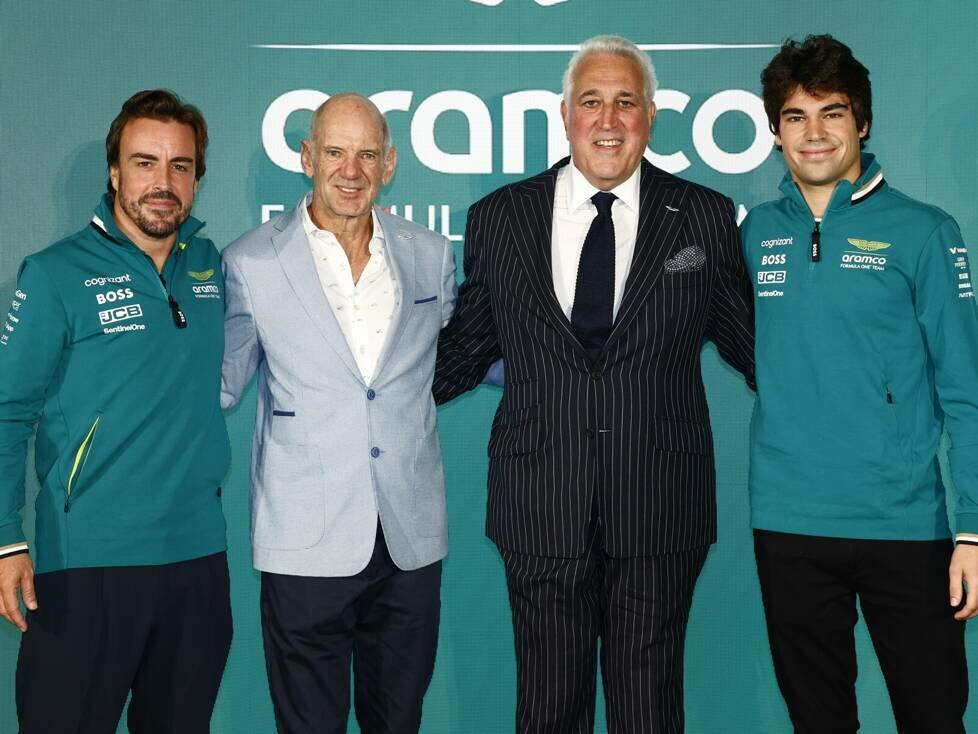 Fernando Alonso, Adrian Newey, Lawrence und Lance Stroll bei der Vorstellung von Newey