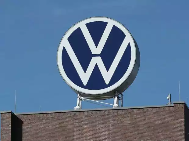 VW-Logo auf dem Firmengebäude in Wolfsburg Titel-Bild zur News: VW-Logo auf dem Firmengebäude in Wolfsburg