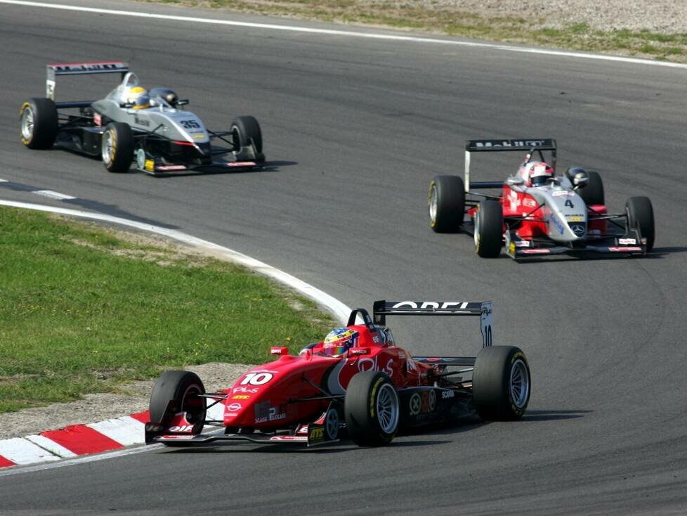 Lewis Hamilton, Nicolas Lapierre, Robert Kubica