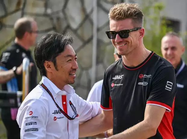 Titel-Bild zur News: Haas-Teamchef Ayao Komatsu und Nico Hülkenberg
