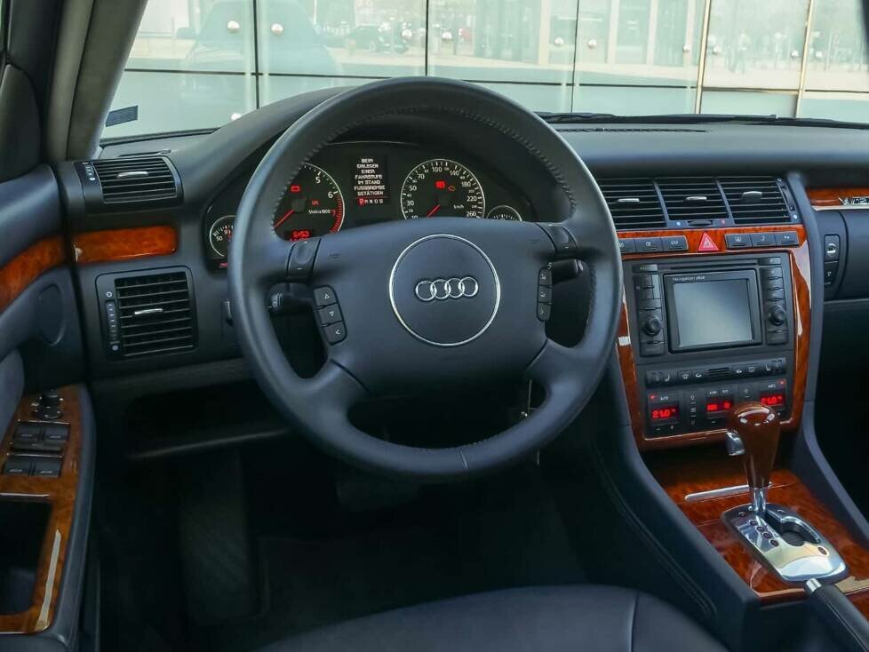 Audi A8 6.0 L (2002)