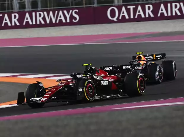 Guanyu Zhou, Sergio Perez Titel-Bild zur News: Guanyu Zhou, Sergio Perez