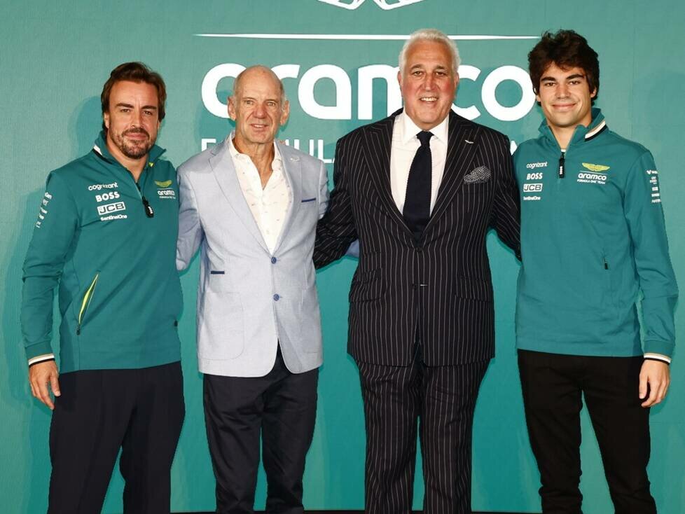 Fernando Alonso, Adrian Newey, Lawrence und Lance Stroll bei einer Pressekonferenz