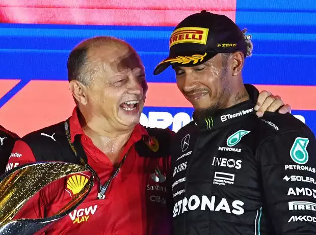 Frederic Vasseur und Lewis Hamilton Titel-Bild zur News: Frederic Vasseur und Lewis Hamilton