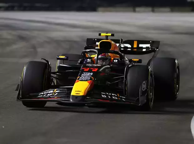 Sergio Perez (Red Bull RB20) beim Formel-1-Rennen in Singapur 2024 Titel-Bild zur News: Sergio Perez (Red Bull RB20) beim Formel-1-Rennen in Singapur 2024