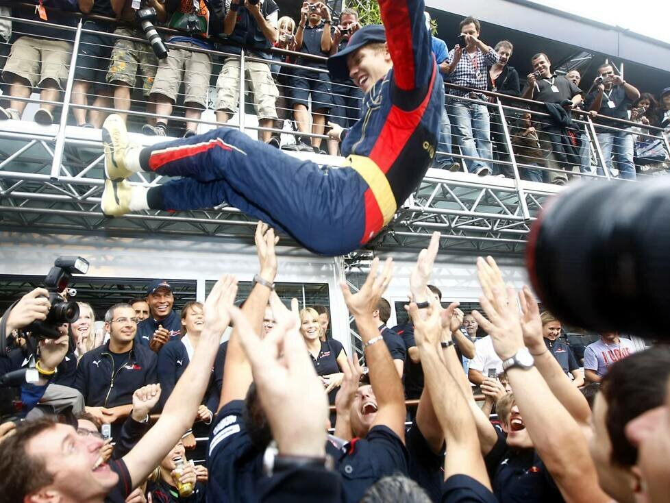 Sebastian Vettel jubelt über seinen ersten Formel-1-Sieg 2008 in Monza