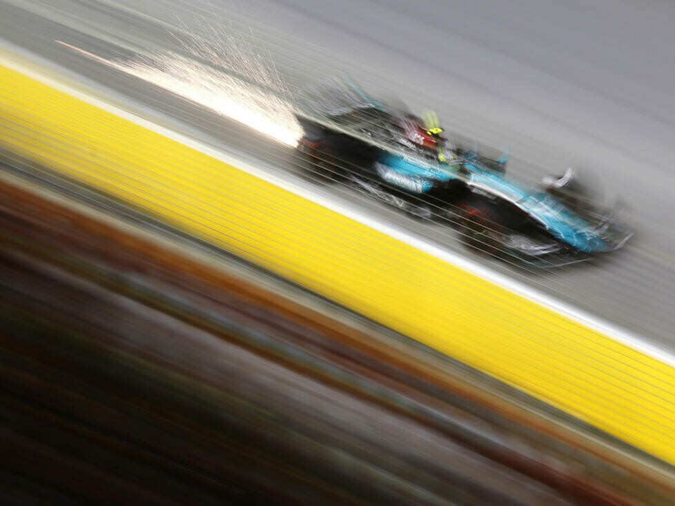 Lewis Hamilton (MErcedes W15) beim Formel-1-Rennen in Singapur 2024